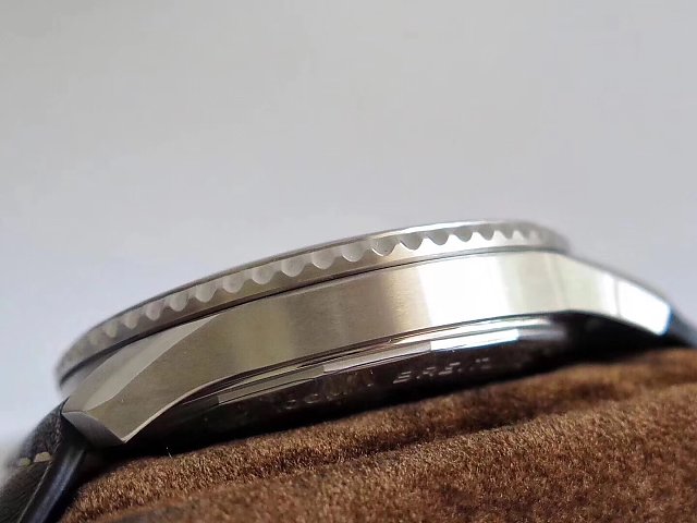 Replica Breitling Navitimer 8 Steel Case