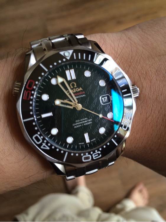 Replica Omega 007 Watch Wrist Shot