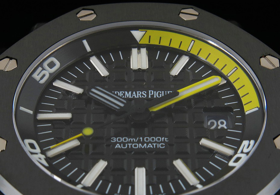 Yellow Diving Scales on Dial