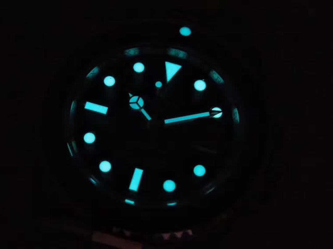 Rolex Submariner 116613 Blue Dial Lume