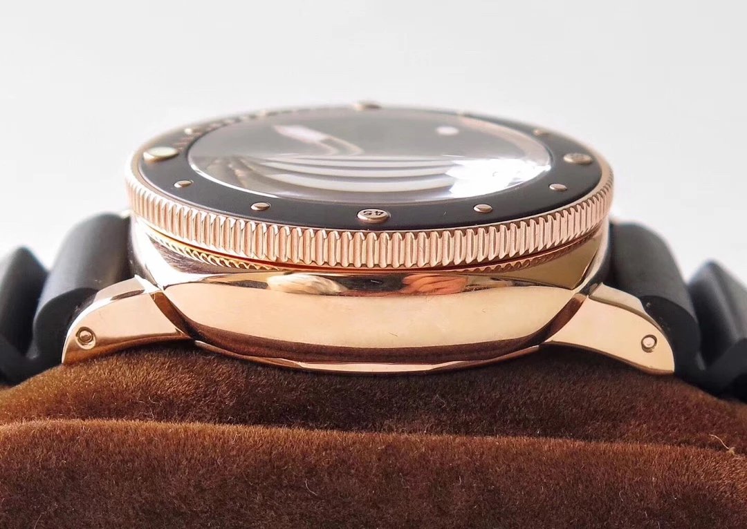 PAM 684 Rose Gold Case