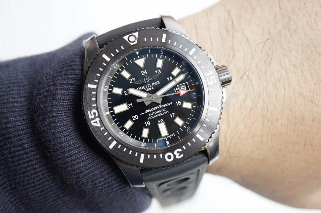 Replica Breitling Superocean 44 Wrist Shot