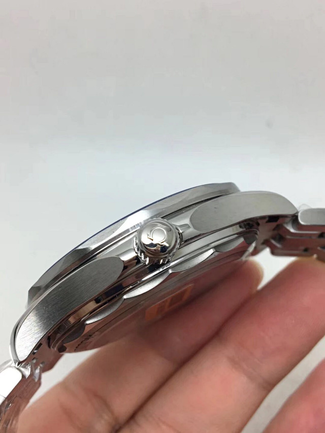 Omega Crown on Case