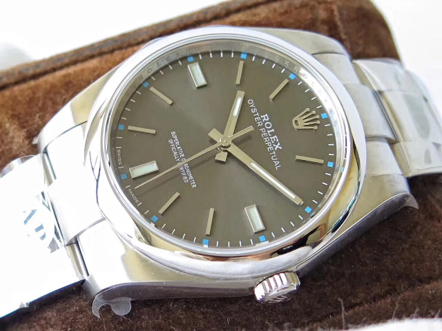 Rolex Oyster Perpetual 114300 Replica