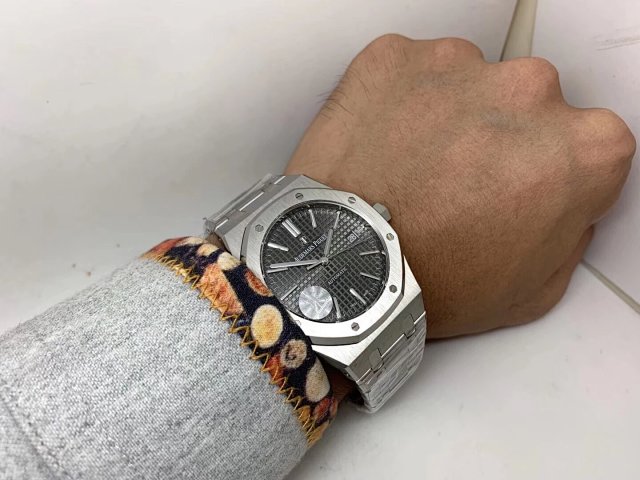 Audemars Piguet 15400 on Wrist