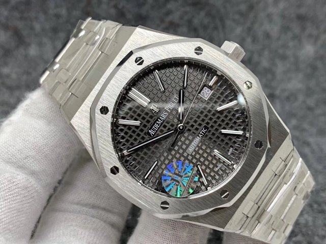 Replica Audemars Piguet Royal Oak 15400 Grey