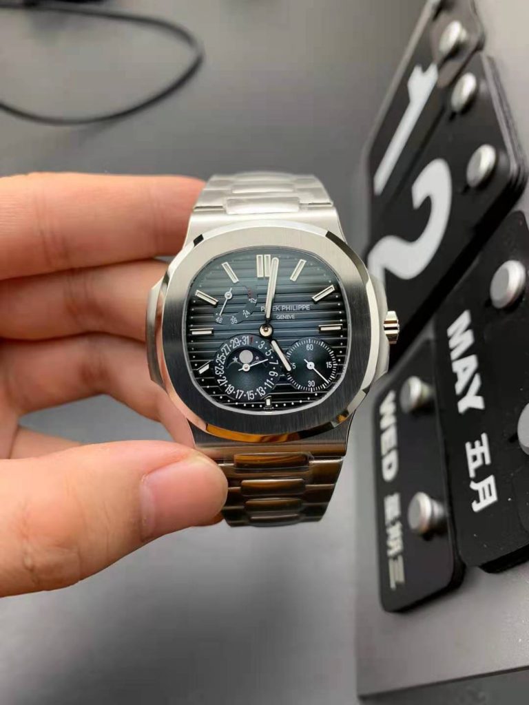 Replica Patek Philippe Nautilus 5712