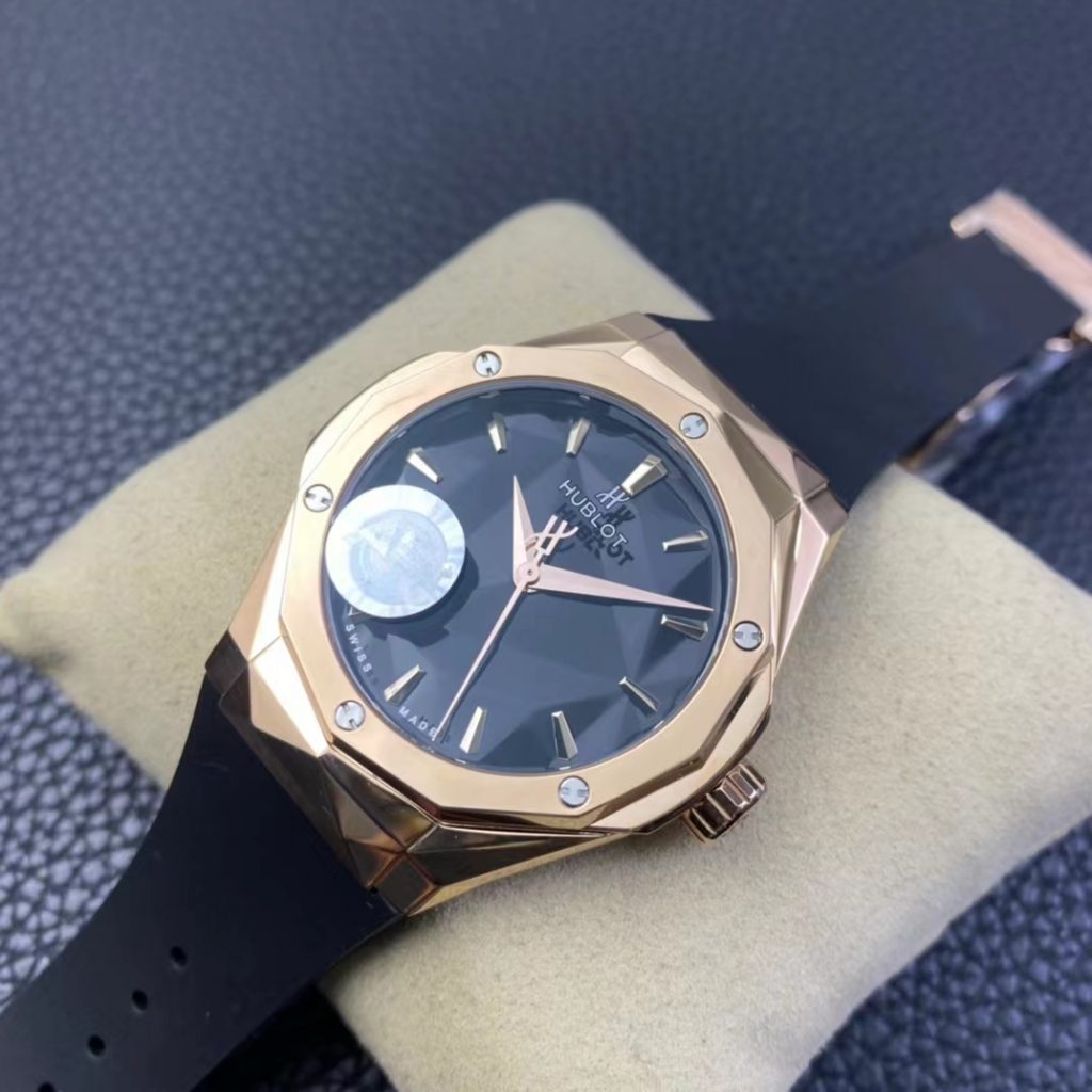 Replica Hublot Classuc Fusion Rose Gold Watch
