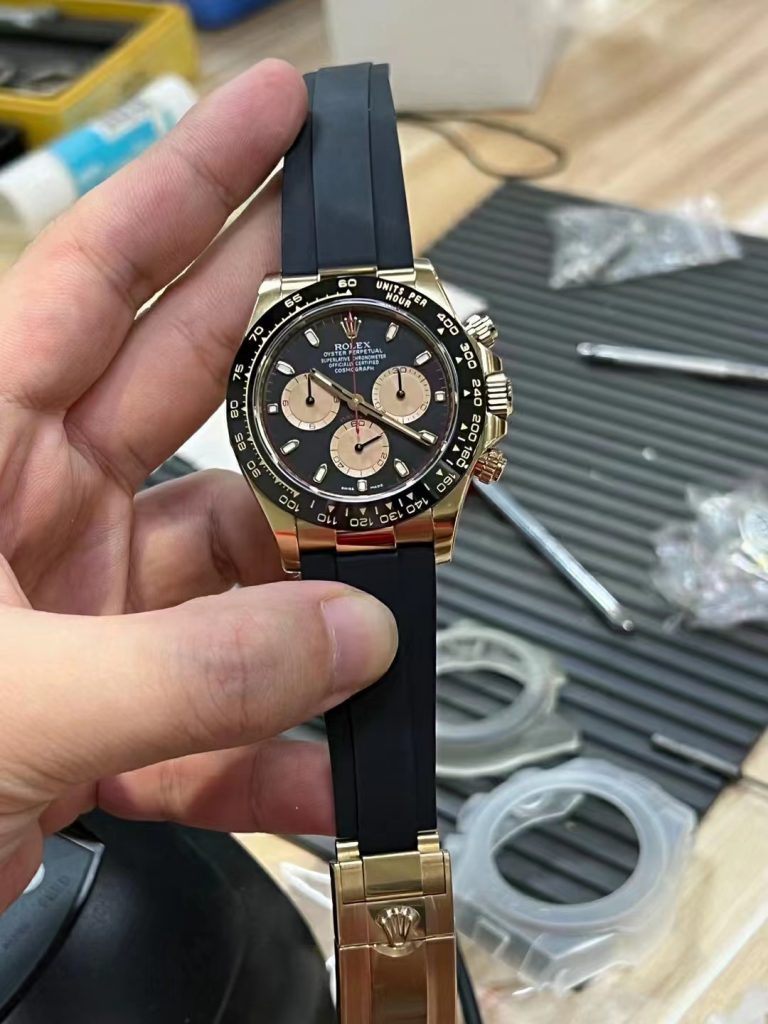 Replica Rolex Daytona Yellow Gold Black Dial