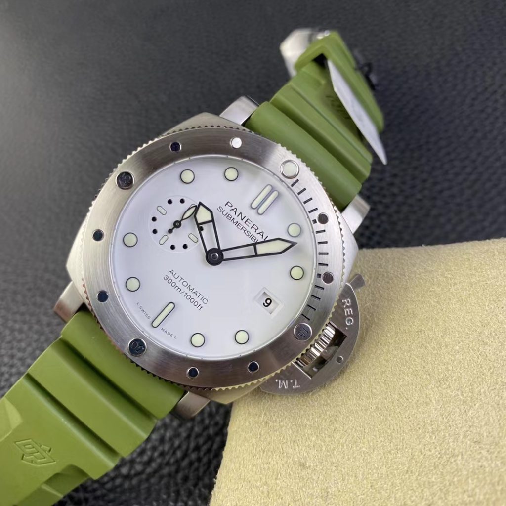 Panerai Submersible PAM 1226 Replica with Green Rubber Band