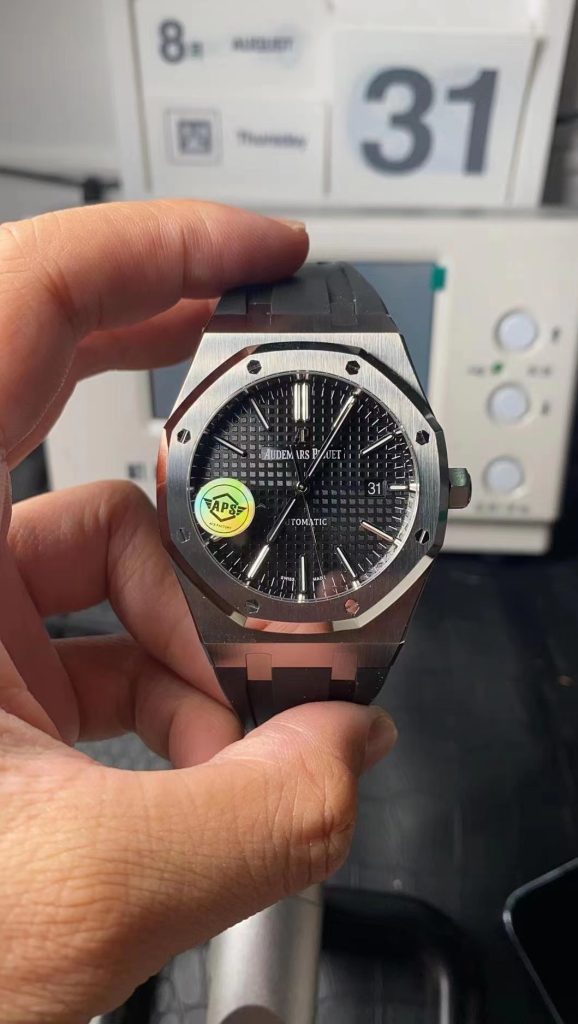 Audemars Piguet Royal Oak 15400 Rubber Replica