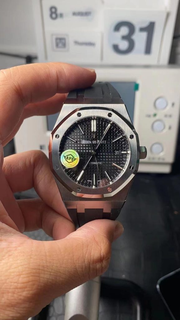 Audemars Piguet Royal Oak 15400 Rubber Replica