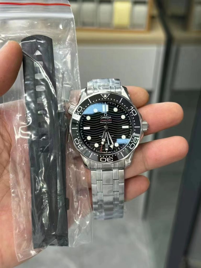 Replica Omega Seamaster 300m Black with Rubber Band